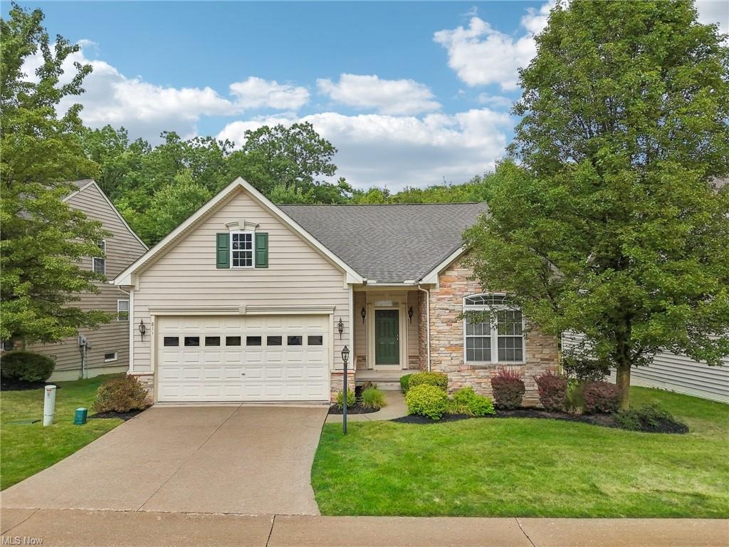 Sold home at 811 Willow Creek Dr, Akron OH 44333