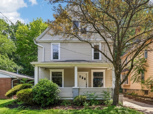 001 Flat Rate Real Estate Agent 688 Crosby Street Akron Ohio 44302