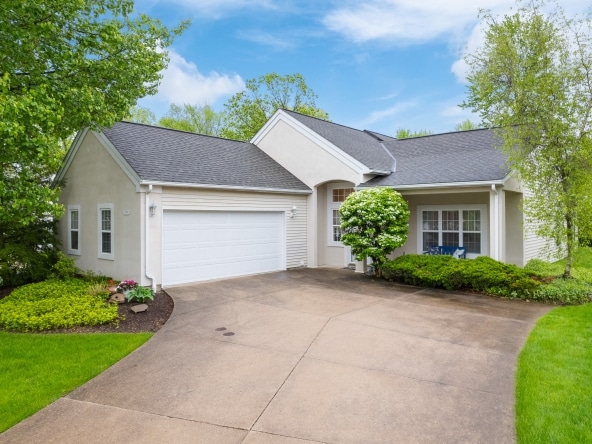 001 Flat Rate Real Estate Agent 2700 Walton Blvd Twinsburg Ohio 44087