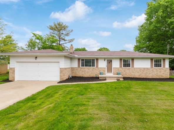 001 Flat Rate Real Estate Agent 2821 Shellhart Road Norton Ohio 44203