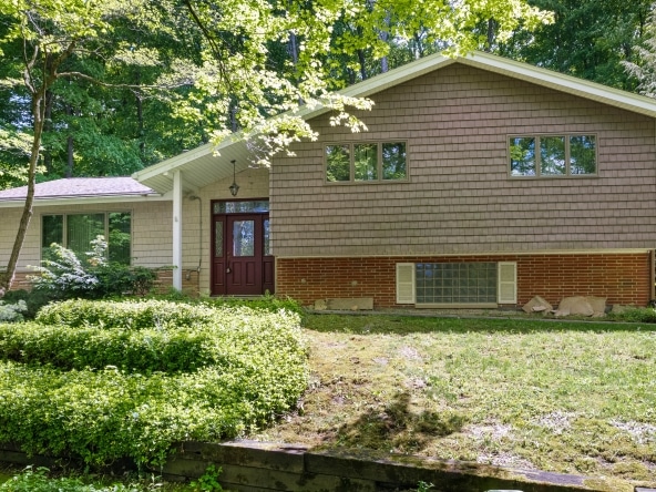 001 Flat Rate Real Estate Agent 4512 Conestoga Trail Copley Ohio 44321