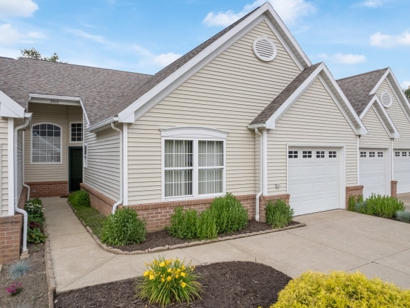 001 Flat Rate Real Estate Agent 2812 Stratford Circle Akron Ohio 44312