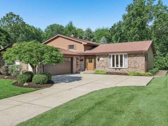001 Flat Rate Real Estate Agent 7250 Normandy Drive Parma Ohio 44134