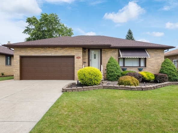 001 Flat Rate Real Estate Agent 4899 Autumn Lane Brooklyn Ohio 44144