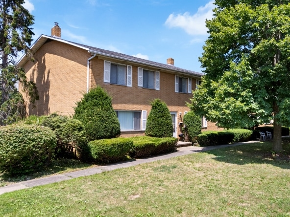 001 Flat Rate Real Estate Agent 582 Treeside Drive Akron Ohio 44313