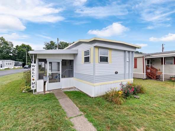 001 Flat Rate Real Estate Agent 96 Helen Street Barberton Ohio 44203
