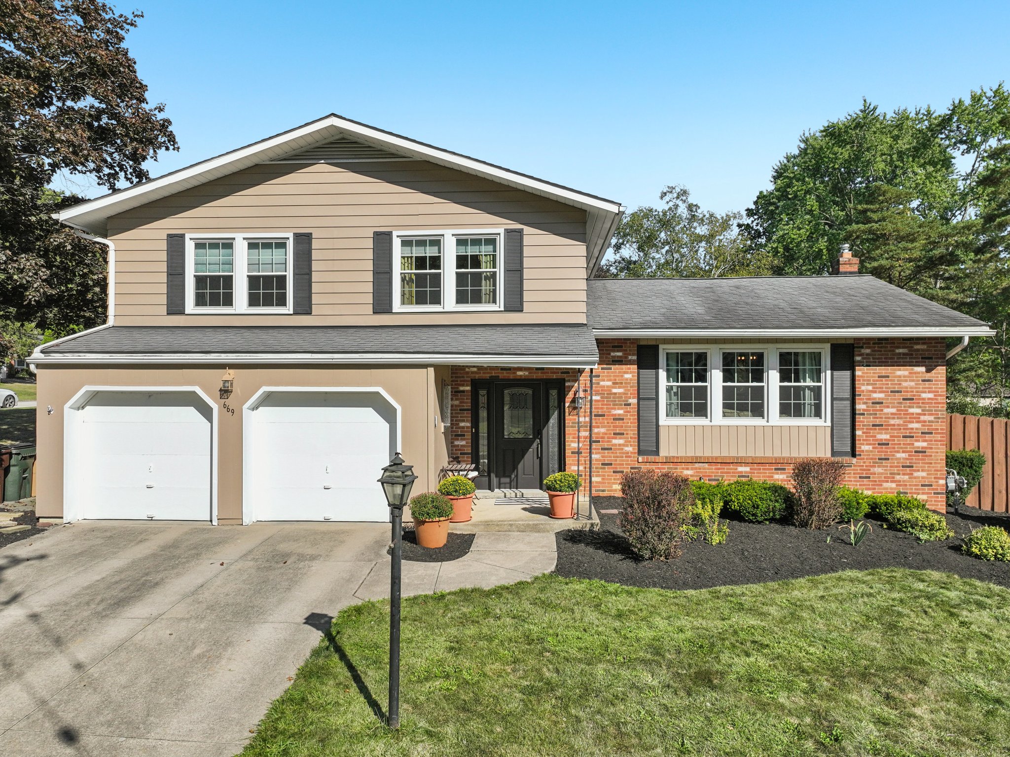 001 Flat Rate Real Estate Agent 669 San Moritz Drive Akron Ohio 44333