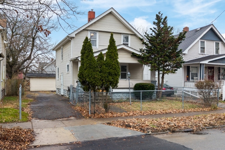 001 Flat Rate Real Estate Agent 3470 East 113th Street Cleveland Ohio 44104