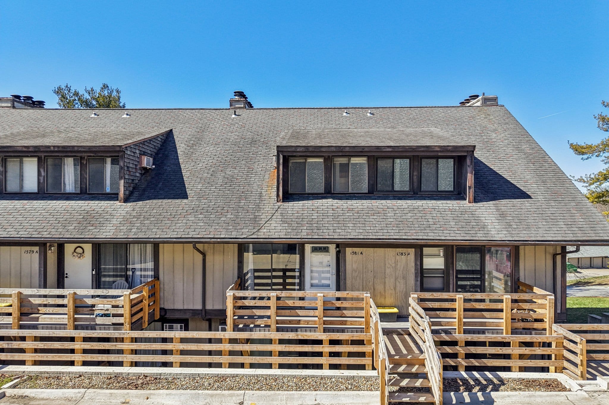 001 Flat Rate Real Estate Agent 1581 Treetop Trail Akron Ohio 44313