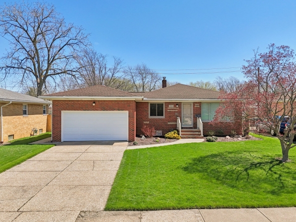 001 Flat Rate Real Estate Agent 7311 Beresford Avenue Parma Ohio 44130 1