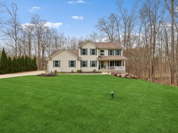 001 Flat Rate Real Estate Agent 730 McKee Trail Hinckley Ohio 44233