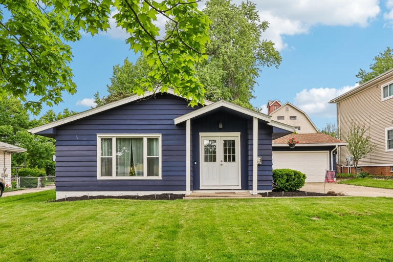 001 Flat Rate Real Estate Agent 10730 Bobko Blvd Parma Ohio 44130