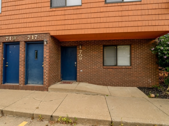 001 Flat Rate Real Estate Agent 709 Carroll Street Akron Ohio 44304