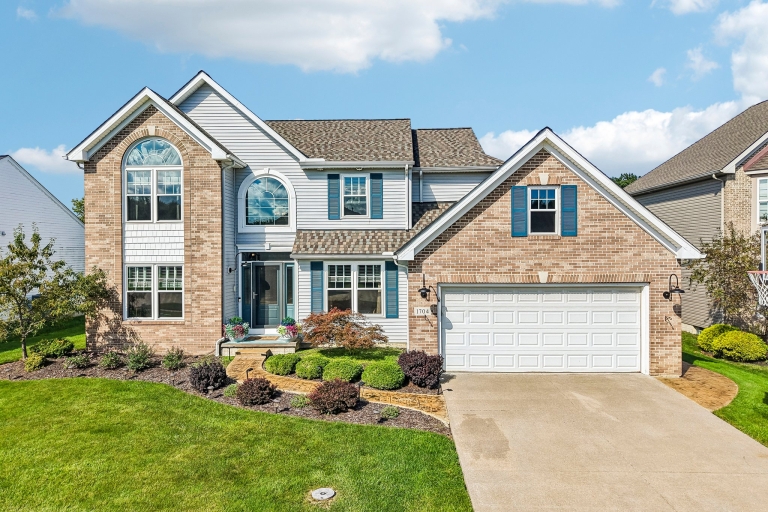 001 Flat Rate Real Estate Agent 1704 West Ash Drive Avon Ohio 44011